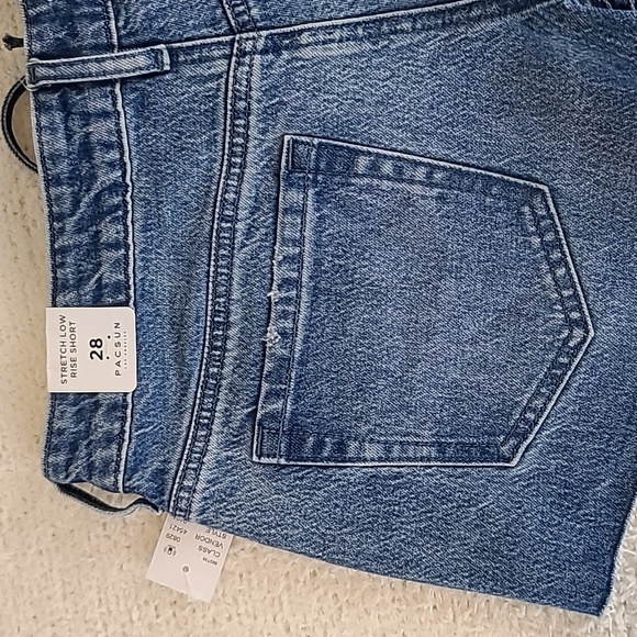 PacSun Stretch Low Rise Raw Hem Denim Shorts in Light Blue - NWT - Picture 16 of 16